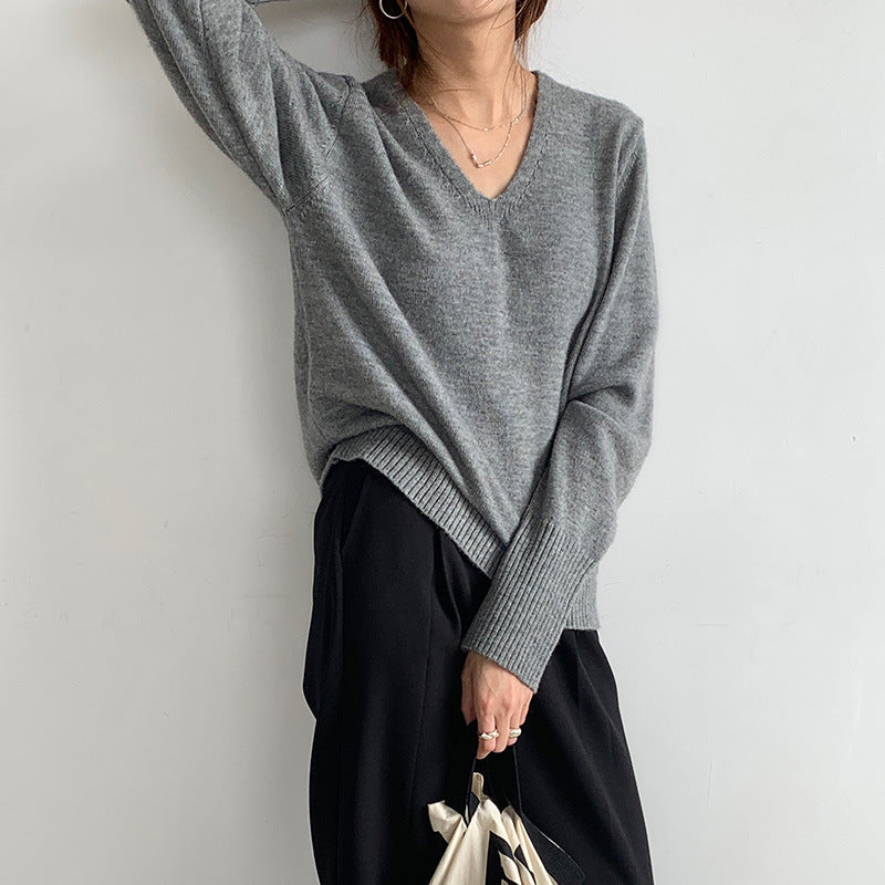 Pullover V-neck sweater blouse