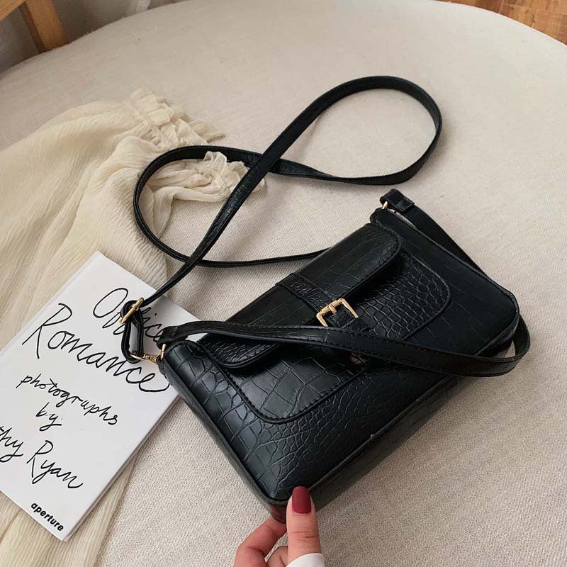 One-shoulder crossbody saddle bag