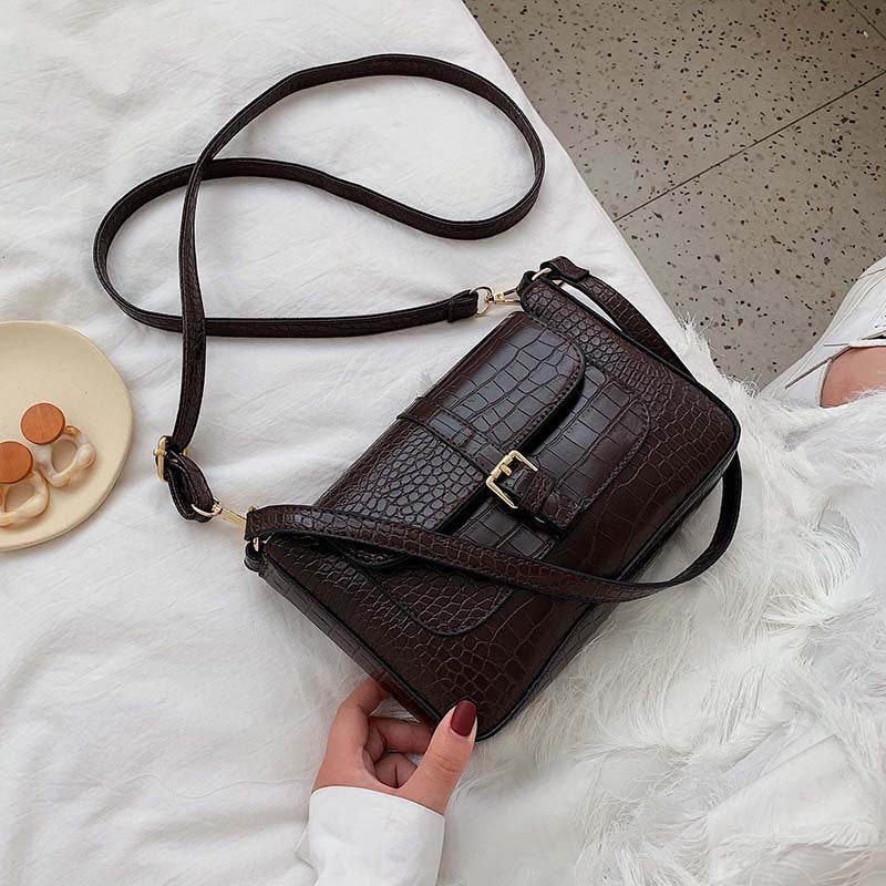 One-shoulder crossbody saddle bag