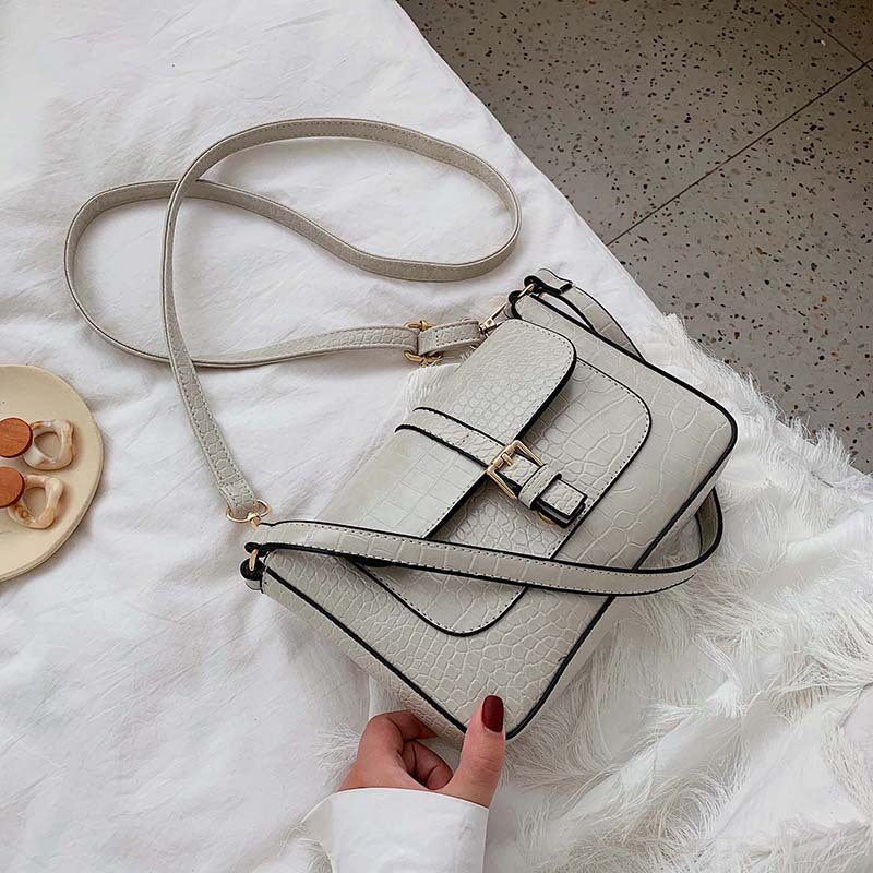 One-shoulder crossbody saddle bag