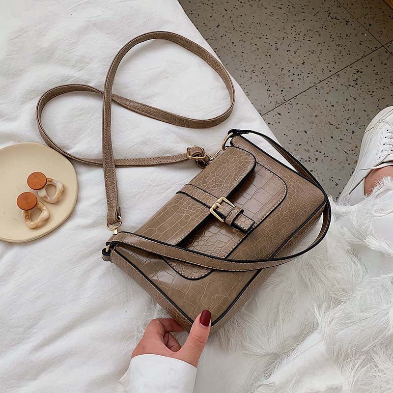 One-shoulder crossbody saddle bag