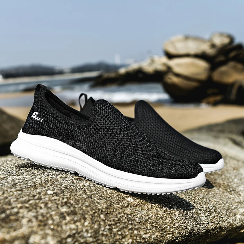 Mesh Men Shoes Summer Breathable Lightweight Sneakers Soft Soled Slip-On Male Loafers Unisex Men and Women Casual Shoes